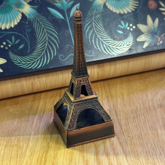 Eiffel Tower Diecast Pencil Sharpener, Antique Bronze Finish - Picture 2 of 12